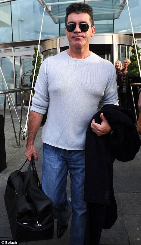Simon Cowell's Man Boobs don't Like the Cold